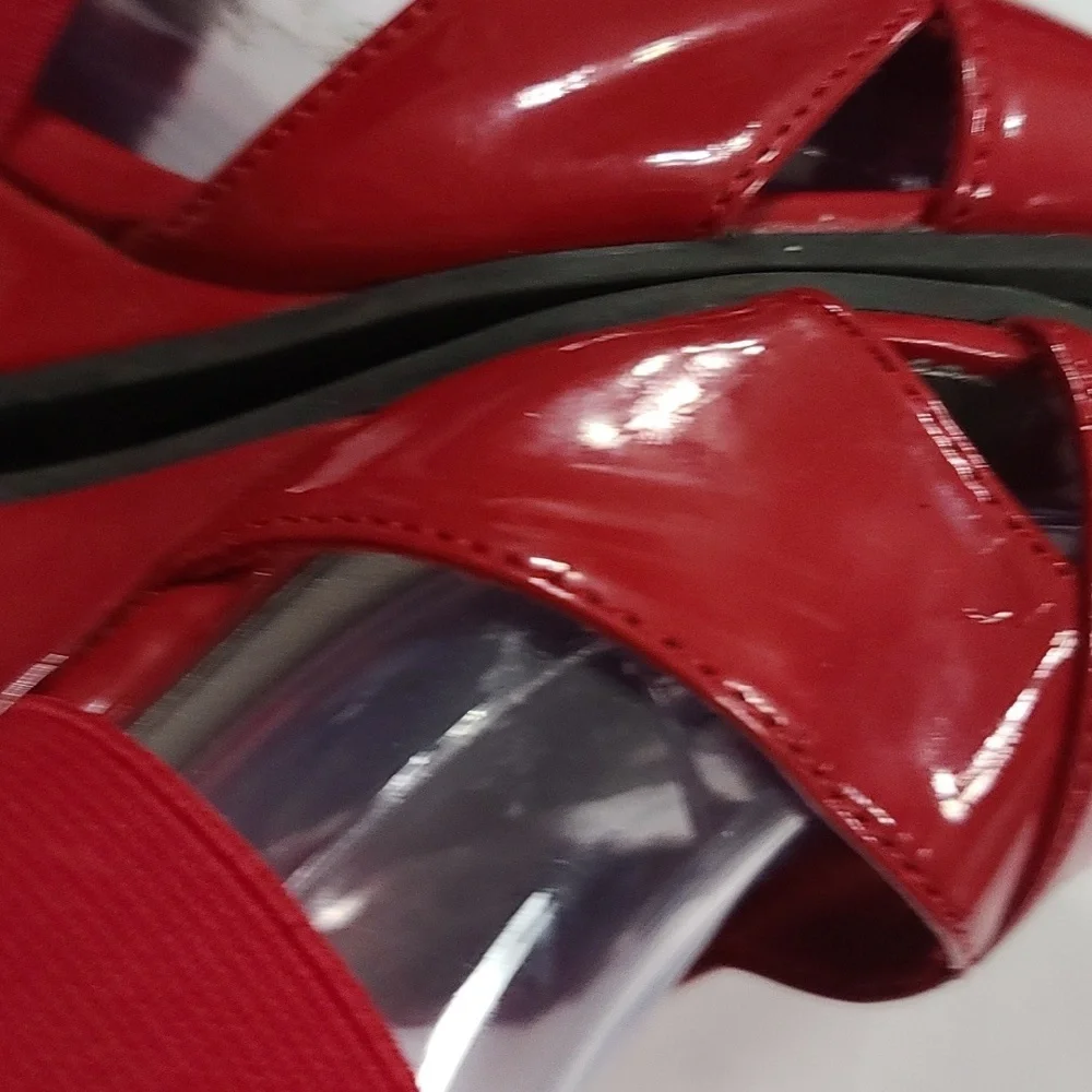 Predictions Womens Shiny Red Faux Leather Wedge Sandals Holidays 8W GUC READ‎